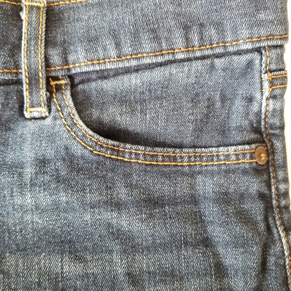 ABERCROMBIE &FITCH  SIZE 4 JEAN SHORTS - Picture 5 of 7